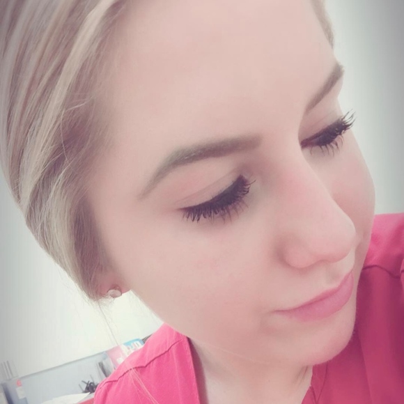 Meet your Posher, Cassie - Picture 3 of 3